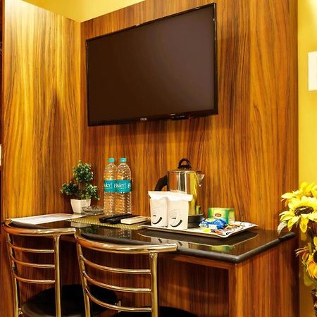The Silverline Hotel Kolkata Exterior photo